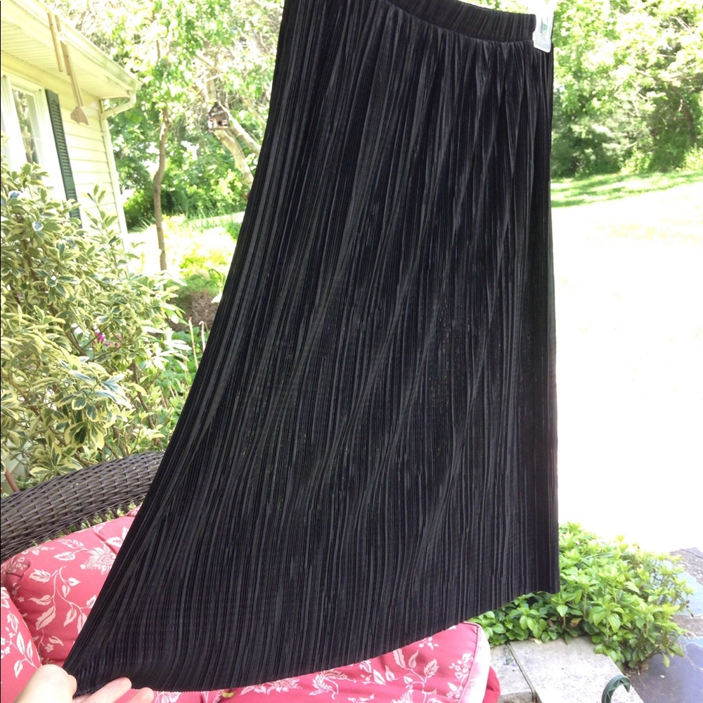 Black Midi skirt